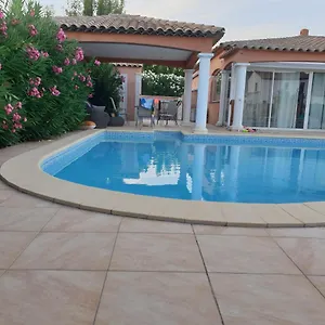 Hébergement de vacances Notre Dame Plain Pied Avec Piscine Privee 8 Personnes La Crau